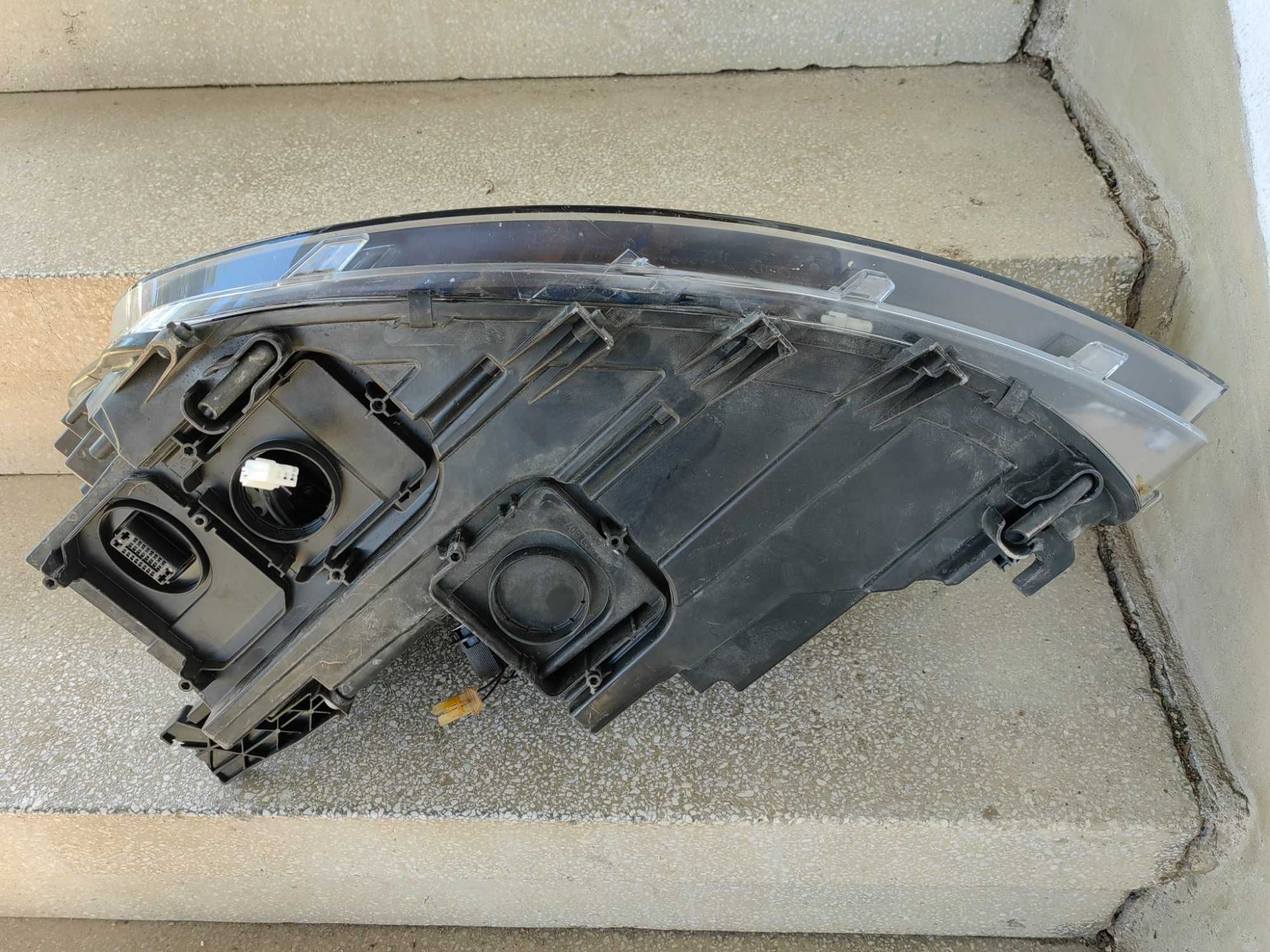 Фарове Seat Alhambra Xenon ляв десен / Фар Сеат Алхамбра Оригинални