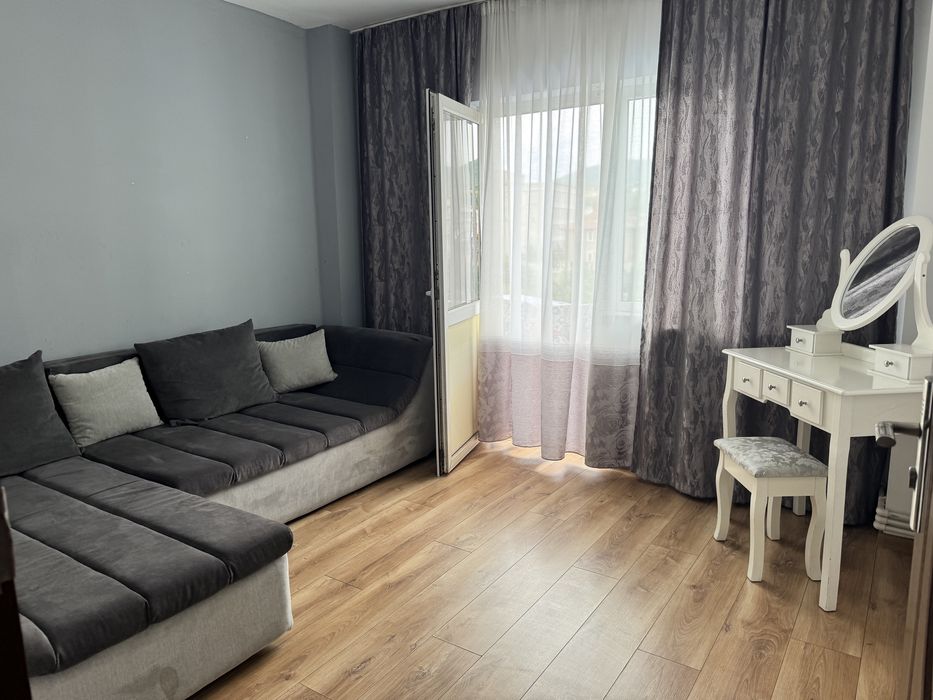 Inchiriez apartament 2 camere regim hotelier