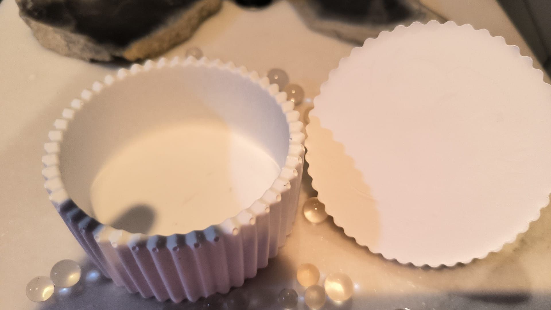 Hand made din ceramica alba obiecte