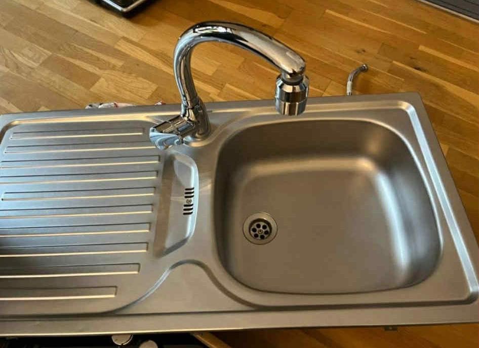 Chiuvetă inox 86x44 cm + baterie – Stare foarte bună