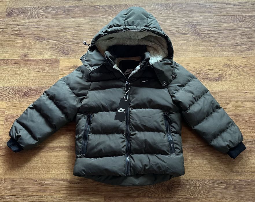 Детско,зимно яке Nike в масленозелено с топла подплата