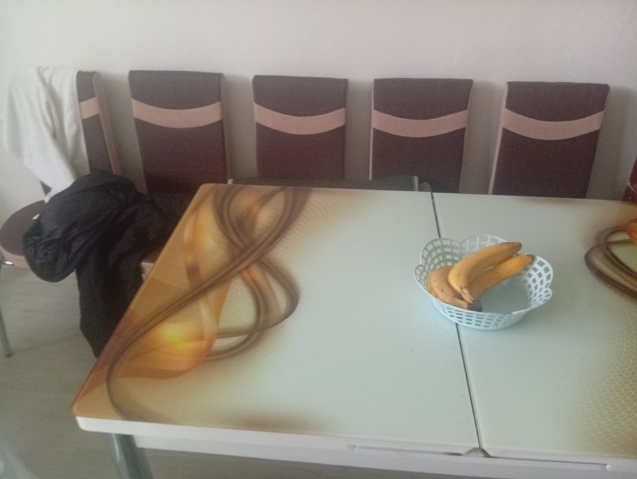 Vând masă cu scaune