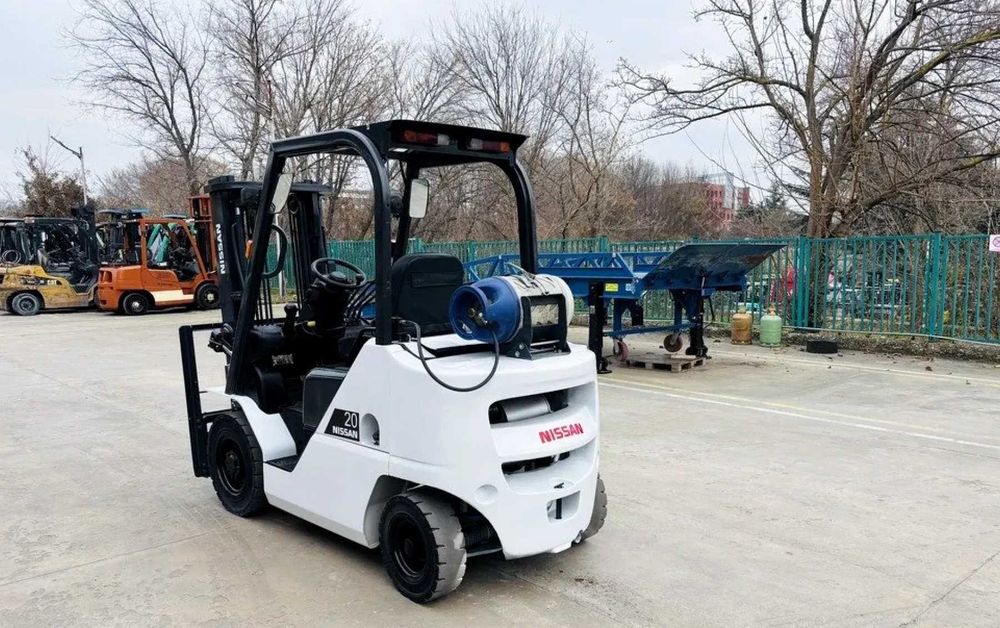 motostivuitor 2 tone stivuitor 2000kg benzina Gpl Nissan an 2019