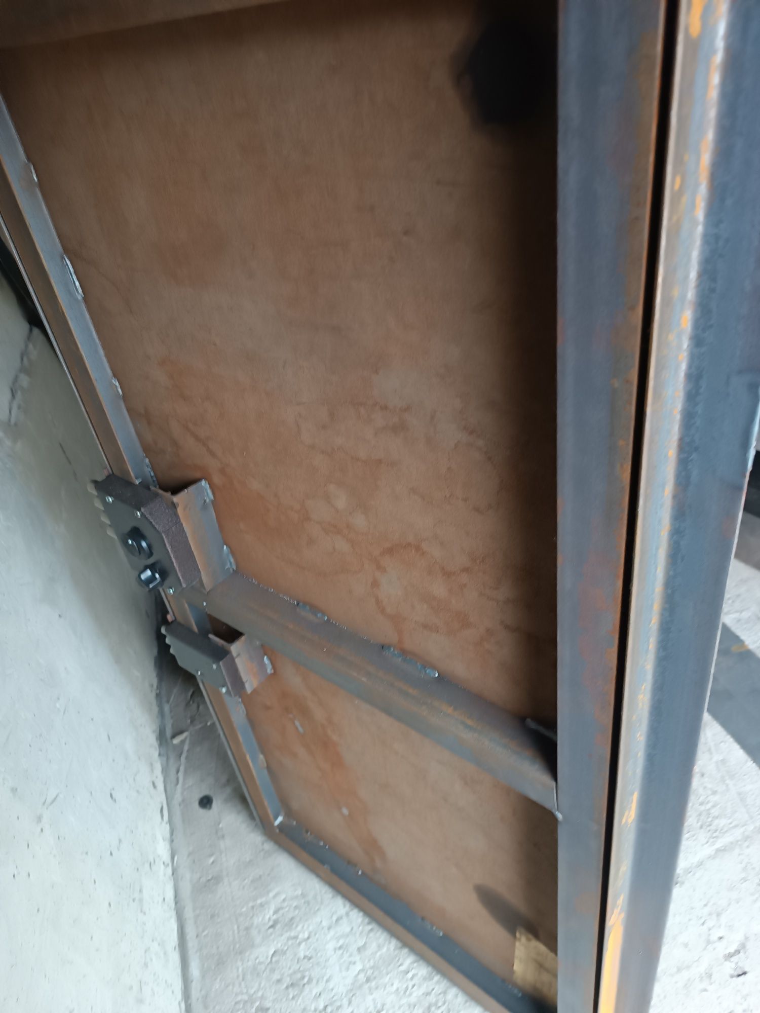 Продам калитку металлическую