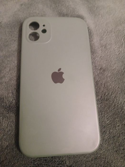 Айфон 11 в хорошем состояние