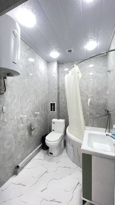 Dinamo bozorcha tomonda 2 xonalik uy sotiladi