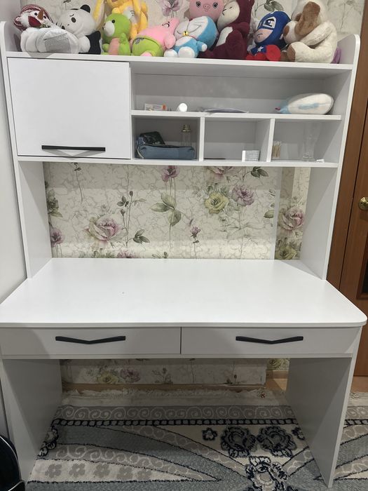 Продам письменный стол в хорошем состоянии два миссия