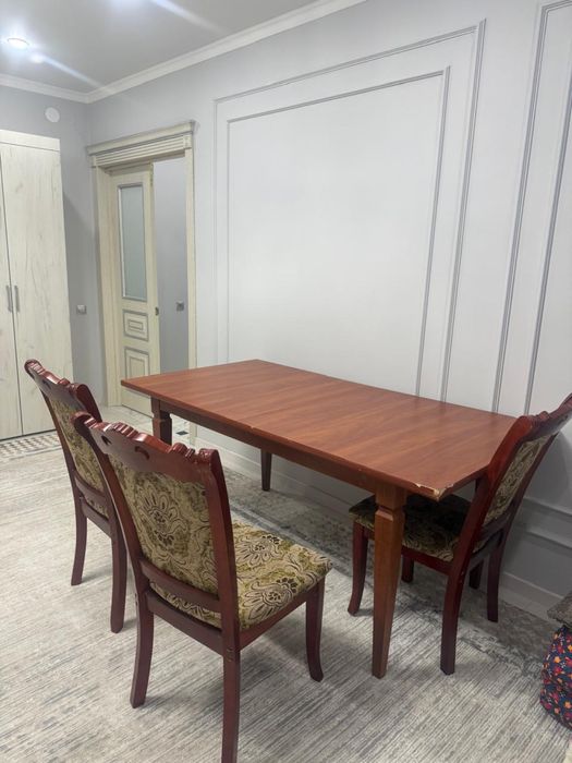 Гостевой стол и стулья