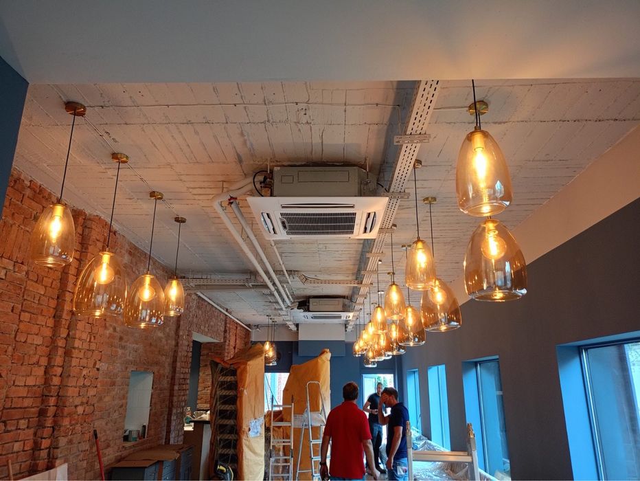 Electrician in construcții