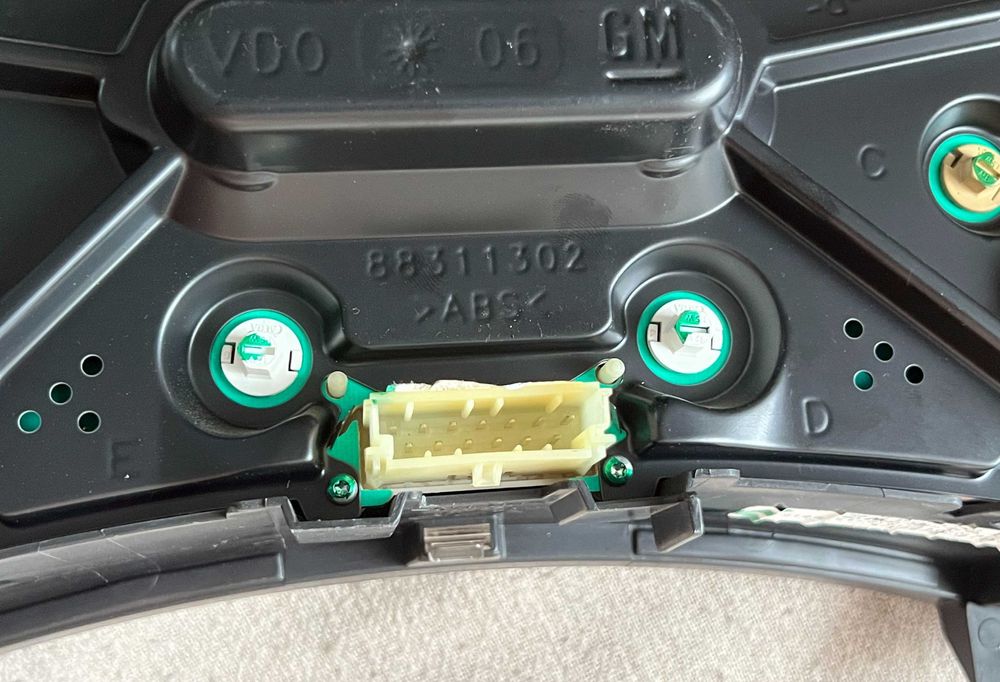 Ceasuri bord Opel Tigra B Corsa C Combo C VDO GM cod 13173367 original