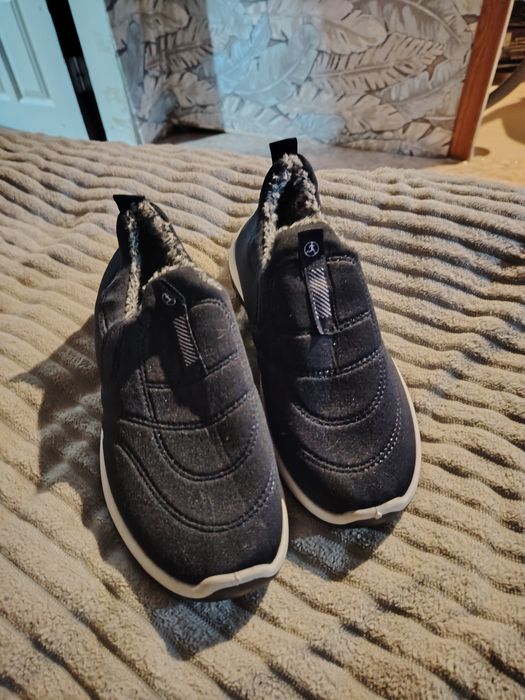 Продам новые димисезонные ботинки