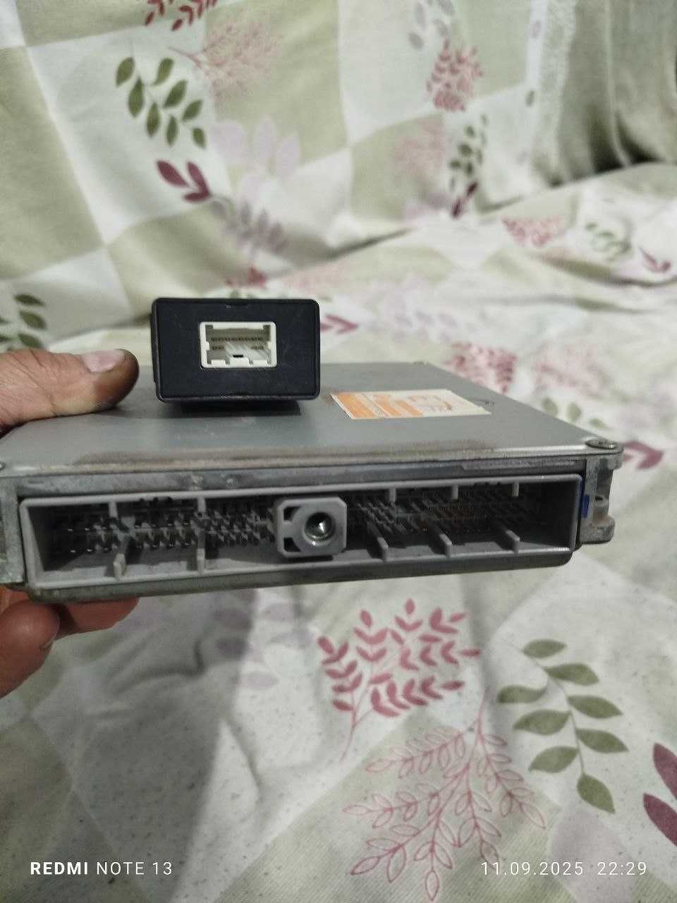 Продам блок управление двигателя Ниссан максима Е 32  2.0 .