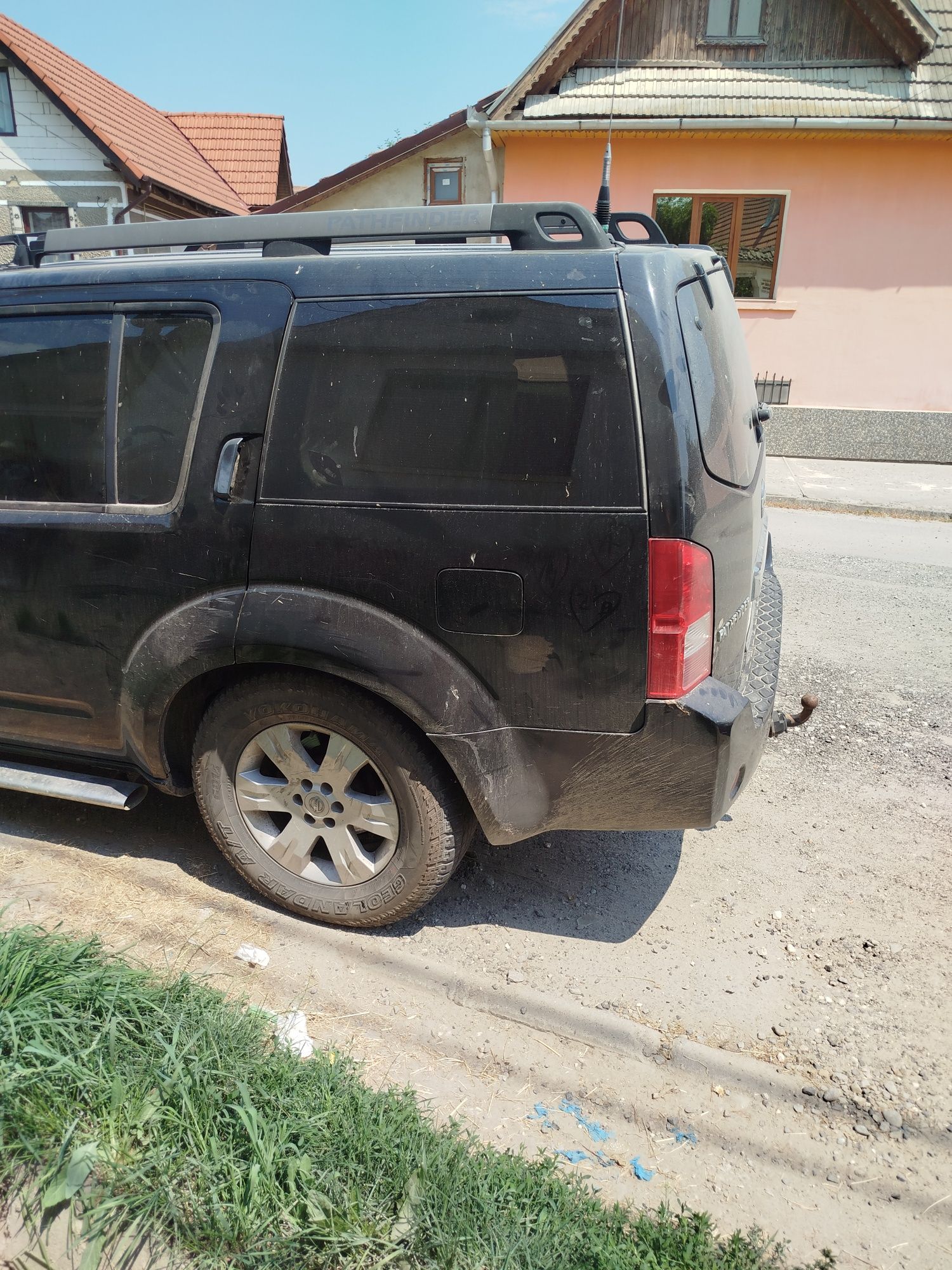 Nissan pathfinder 2007 motor 2500 173 cp  avariat partea stângă față