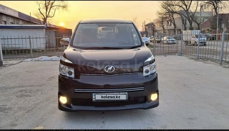 Toyota Voxy I Минивэн