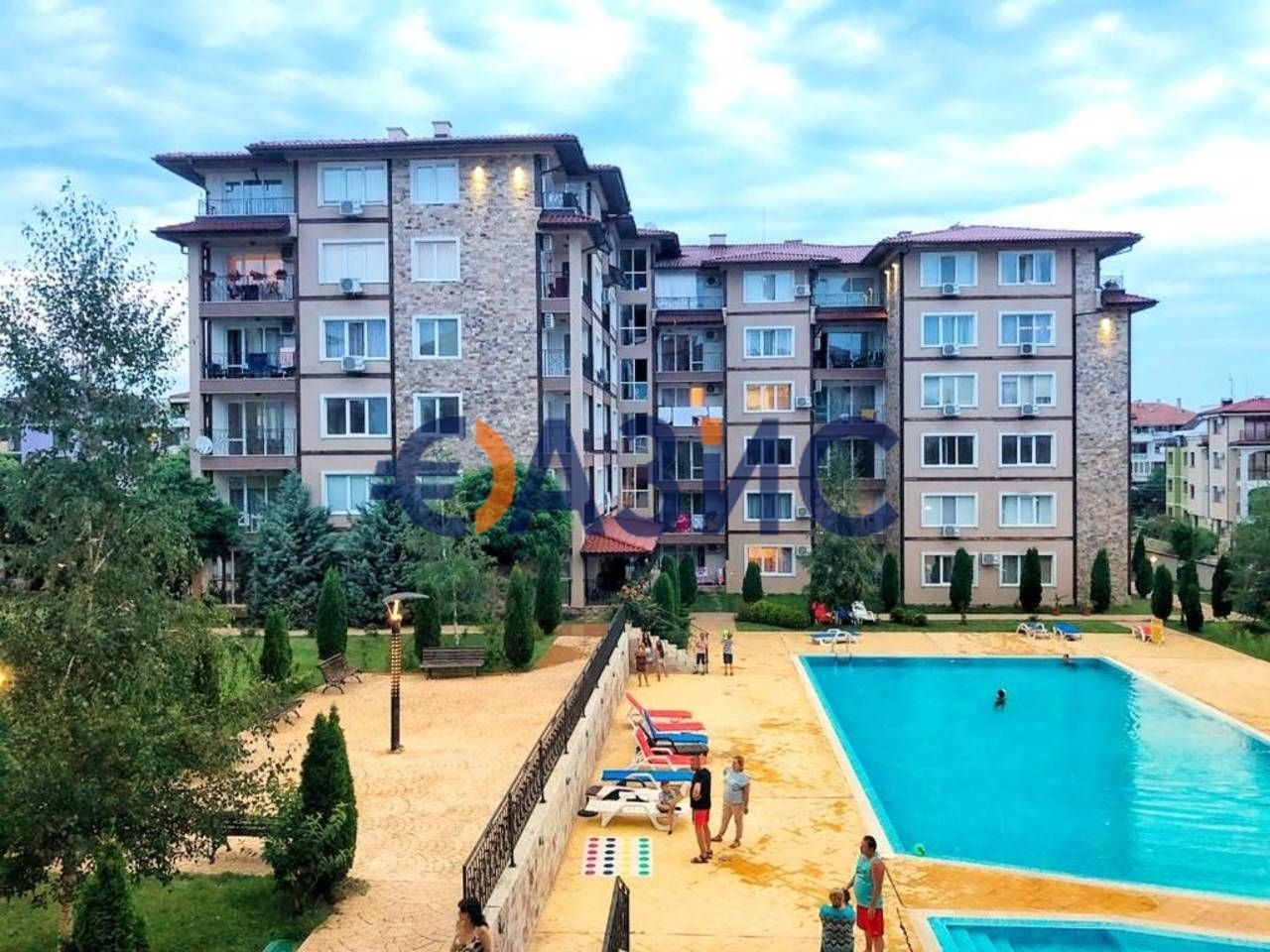 Продава се Двустаен апартамент в с. Равда, Област Бургас - 71 кв.м за 1240 €/кв.м - Снимка #12