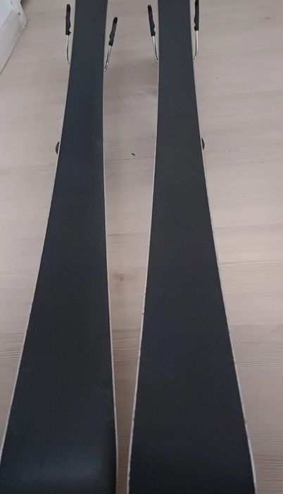 Skiuri purtate 2 sezoane în stare buna