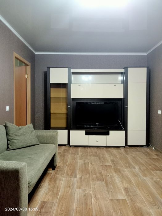 Сдаю -2-х.ком.кв  на 4 мкр.