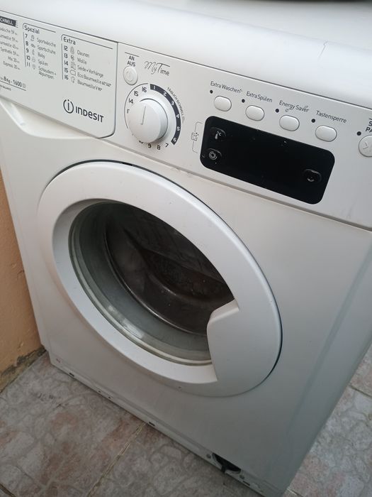 Mașină de spălat 8/9 kg clasă AA afișaj indesit