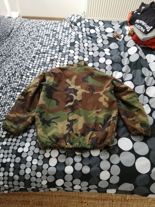 Vând diferite geci, marime M-L