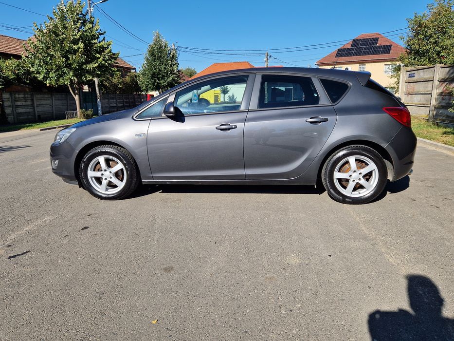 Opel Astra J Hatchback 1,4 t benzină