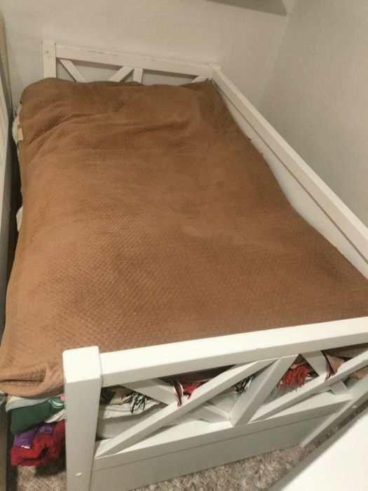 Продаю кровать одноместную, матрас удобный