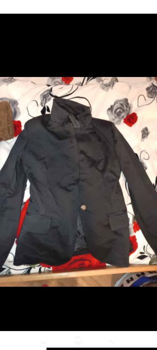 Vând geci mărimea M