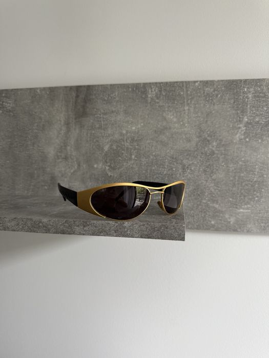 Gucci Women's Aviator Sunglasses Gold Black Code GG2381/S