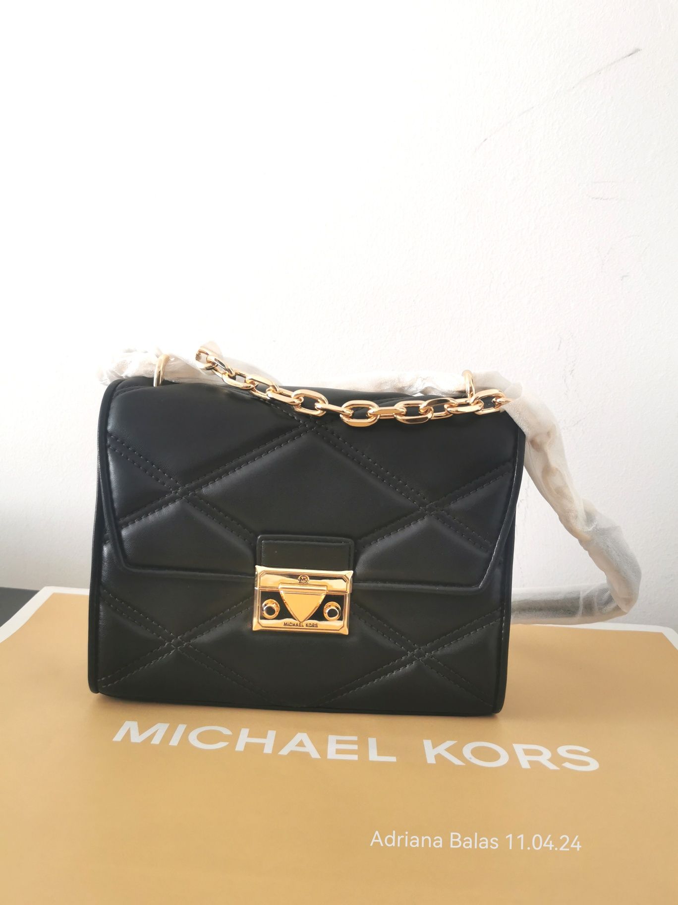 Geanta Michael Kors Serena neagra