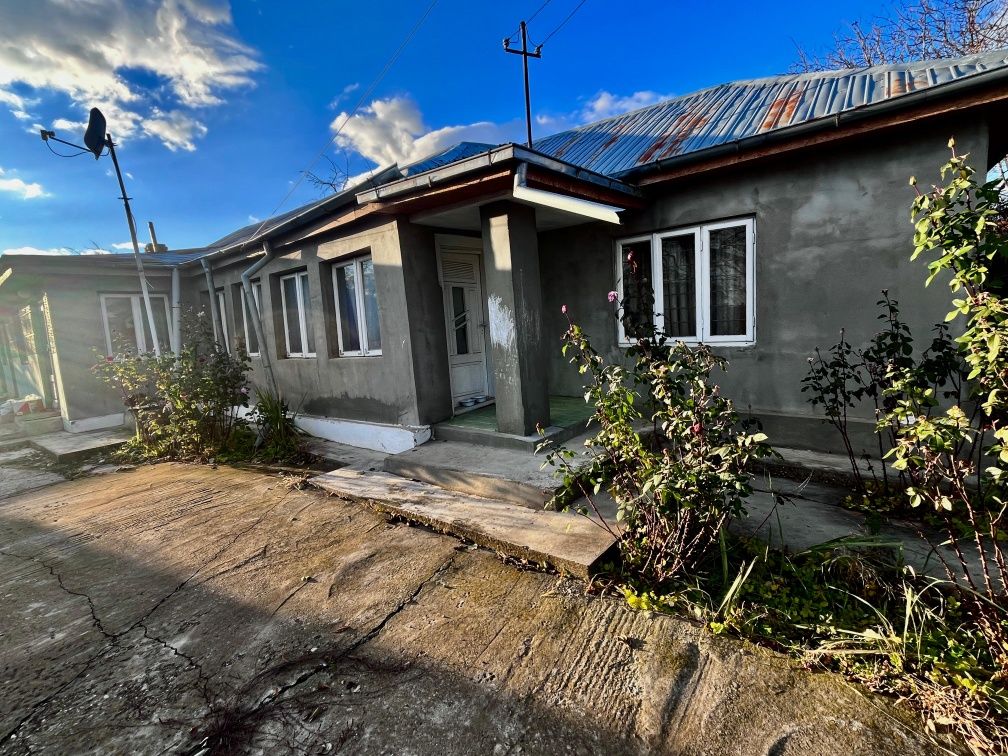 Casa locuibila+teren apa,curent electric