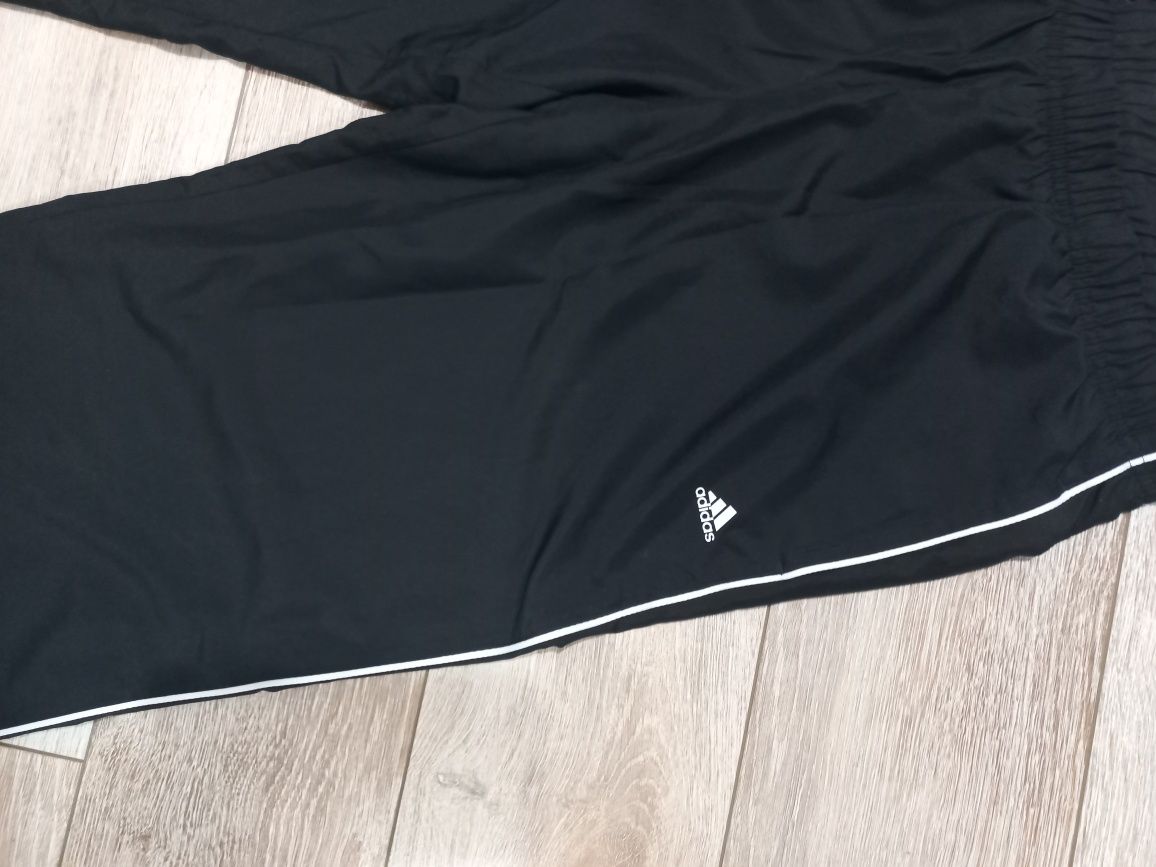 Pantaloni Adidas mărimea M