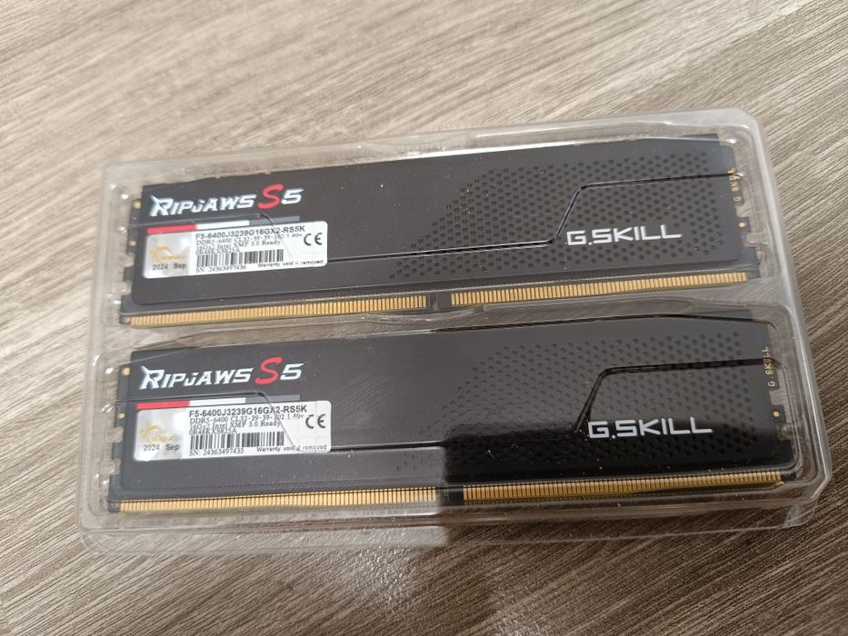 Memorie RAM 16GB × 2 buc