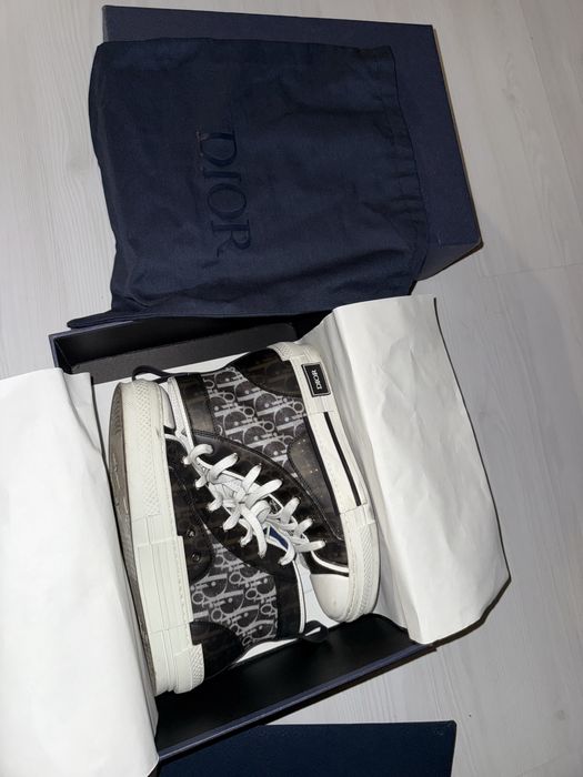 Tenesi C Dior,purtati odata/PREDARE IMEDIATA