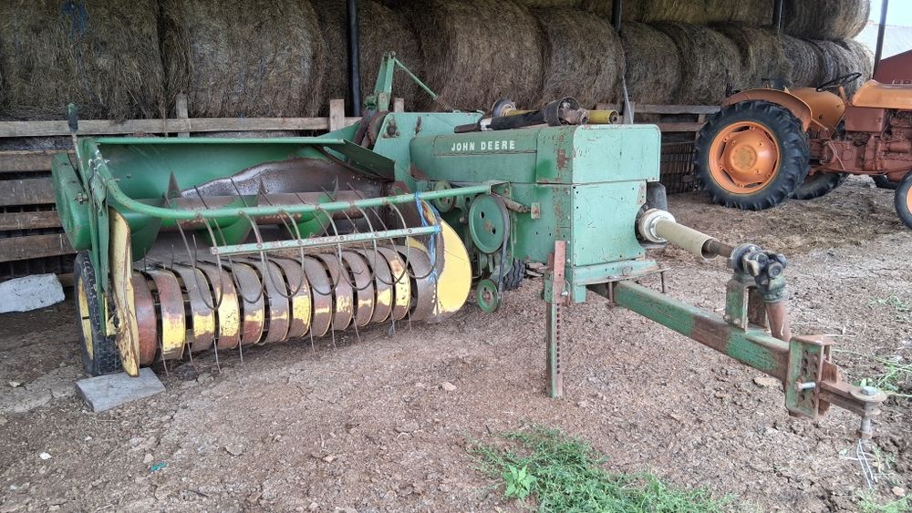 Presă de balotat John Deere 224T
