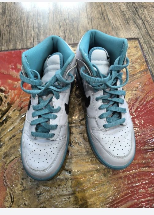 Кецове Nike и Кецове New Yorker