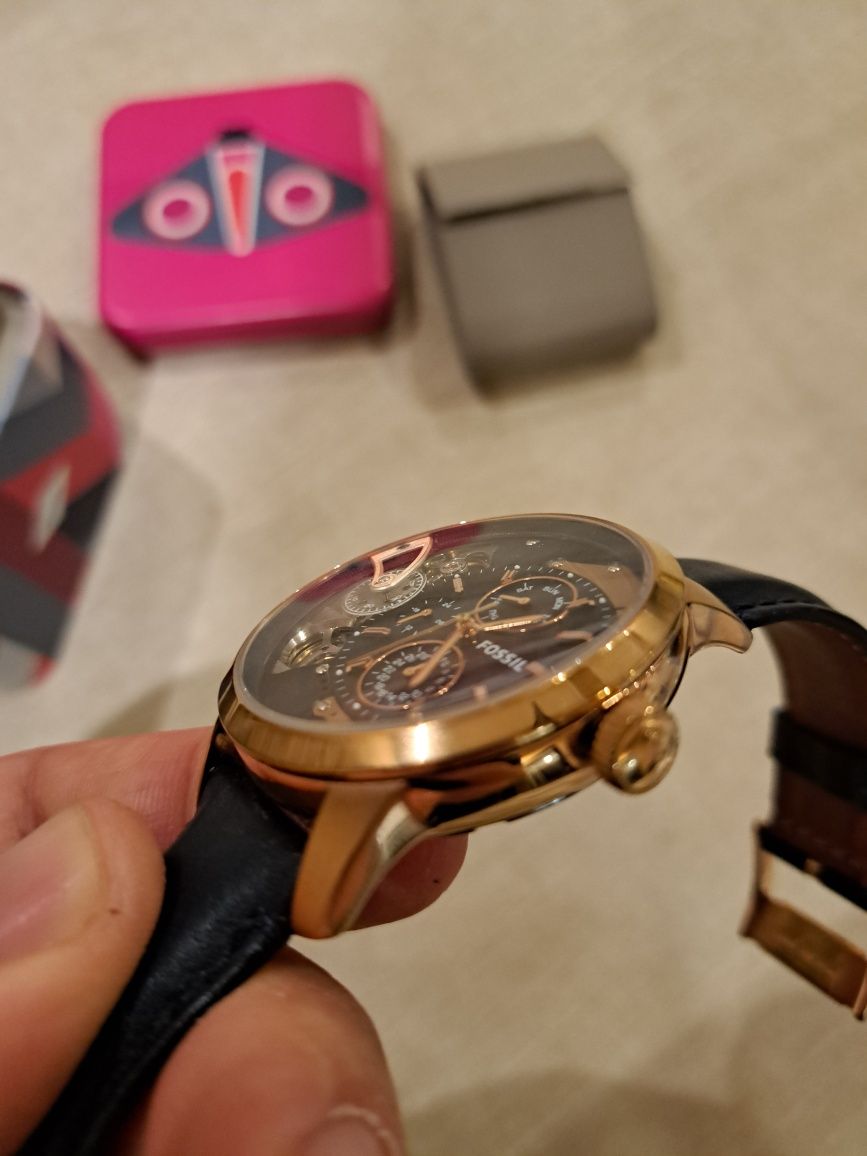 Часовник FOSSIL ME 1138