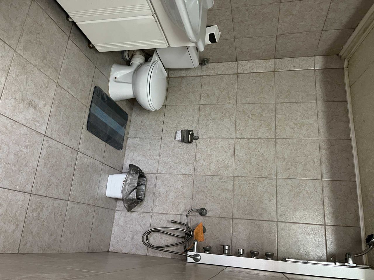 Дава се под наем Склад в с. Волуяк, Област София-град - 1000 кв.м за 1500 € - Снимка #3