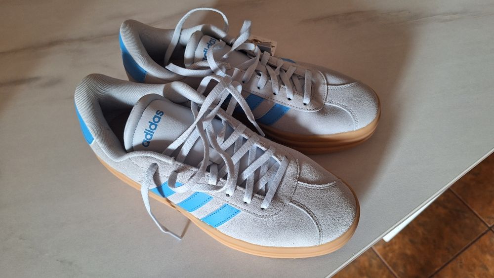 Vând adidași Adidas Vl court