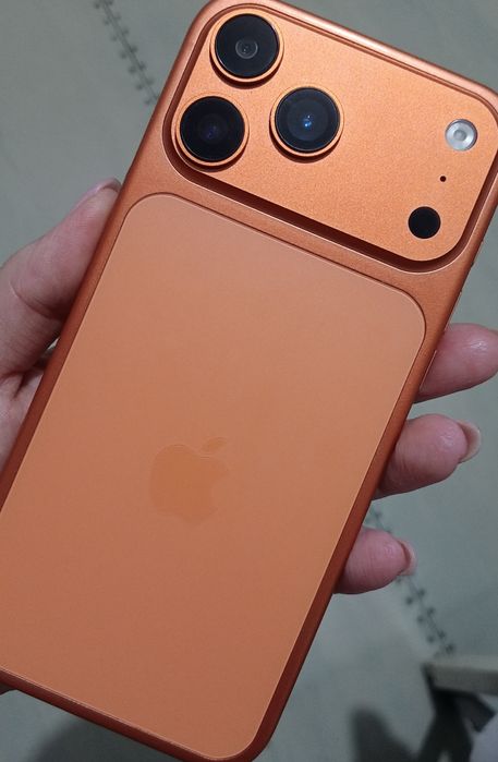 Продам Айфон 17 про