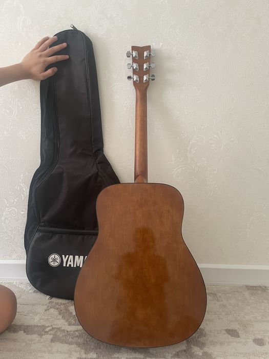 Гитара сатылады, еш жері сынбаған, 1 ай тартылған тек. 50мың