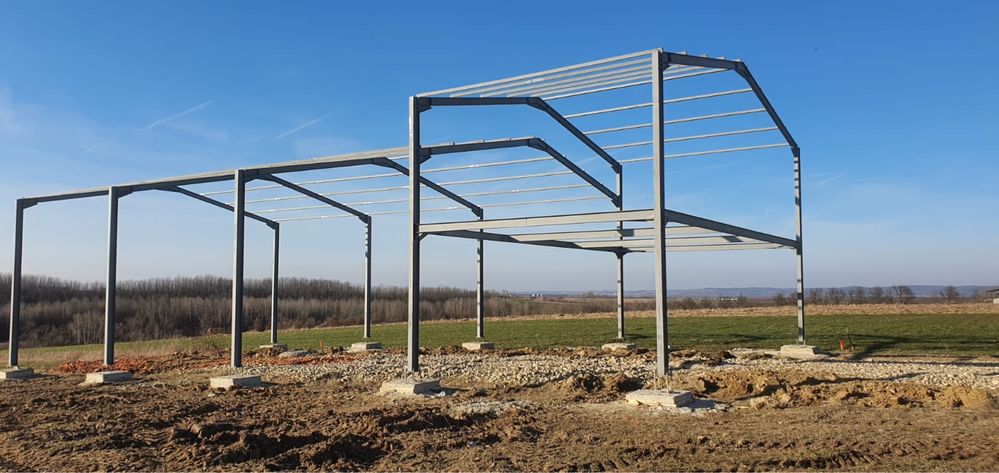 Vand hala metalica cu panouri sandwichi 15X28 metri