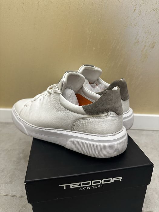 Мъжки обувки - бели 42 номер