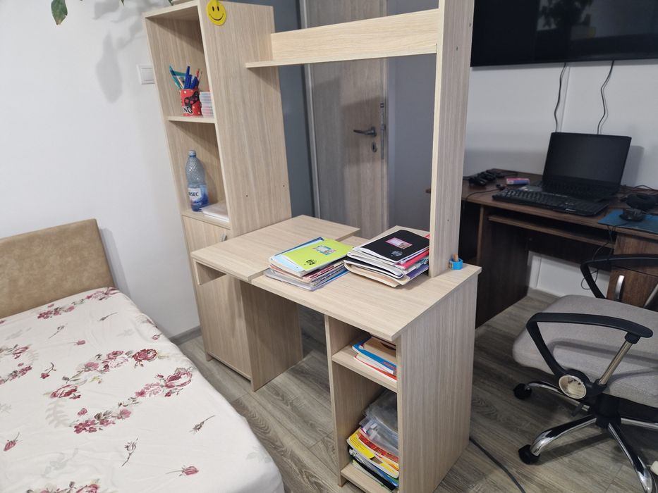 Vând birou,instalează foarte bună