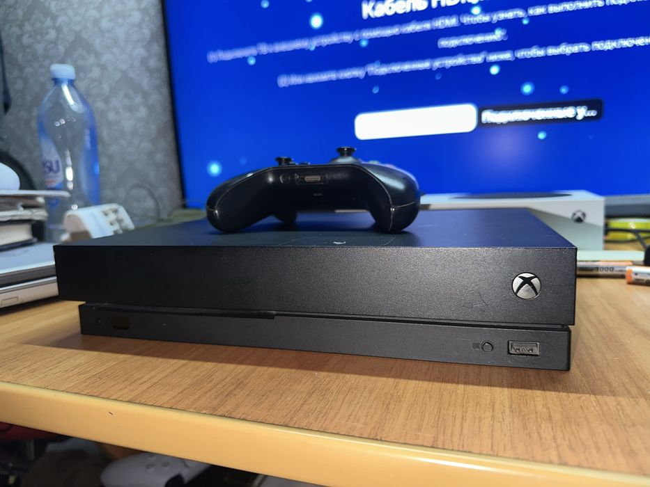 Xbox One X 4k+12 игр 2 джойстика