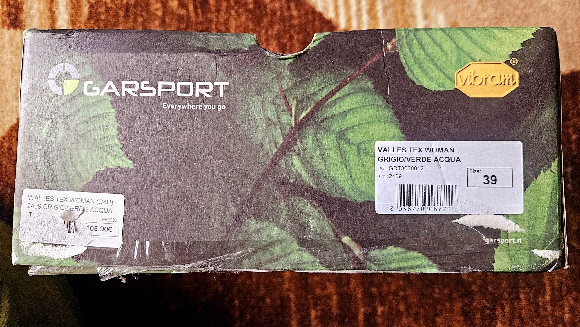 Дамски туристически обувки GarSport, подметка Vibram