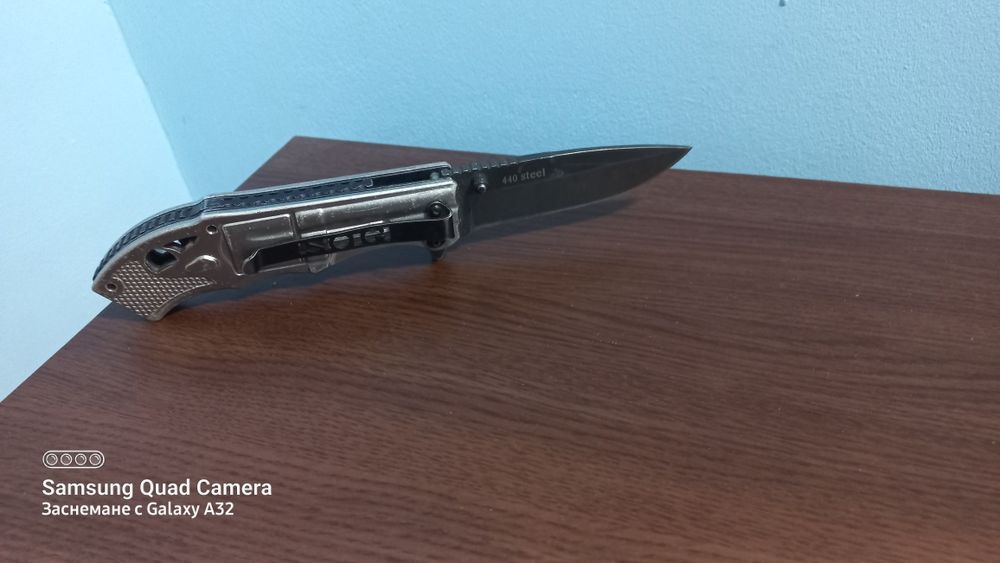 Джобен нож интересна форма