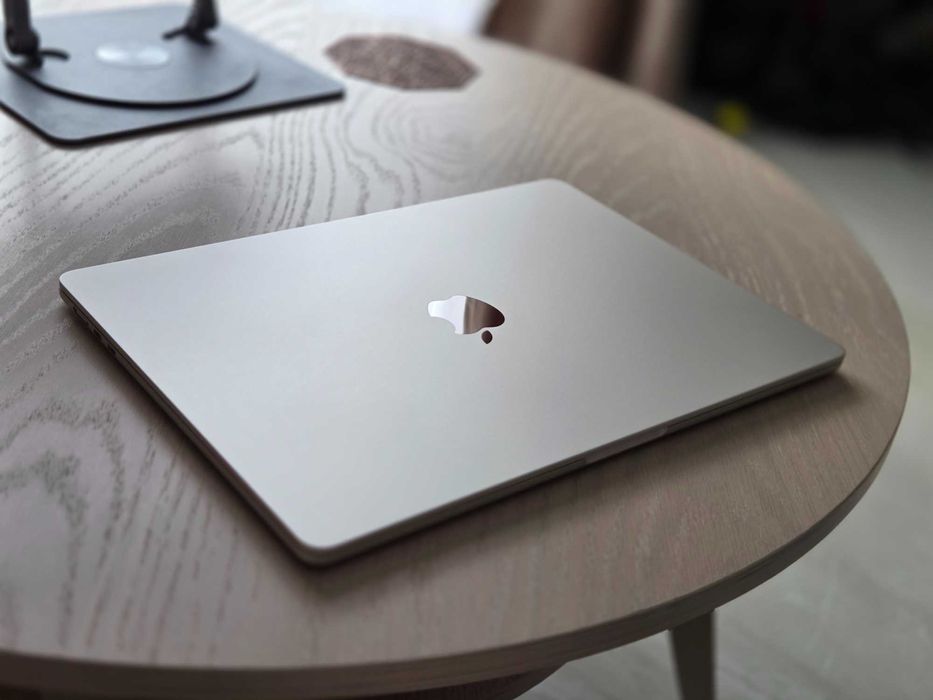 MacBook Air 15.3'', cu procesor Apple M3, 16GB, 256GB, Starlight