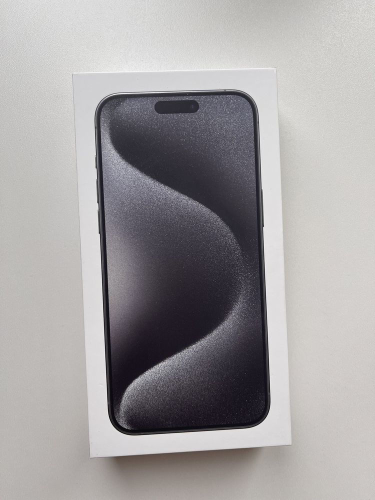 IPhone 15 pro max, black titanium