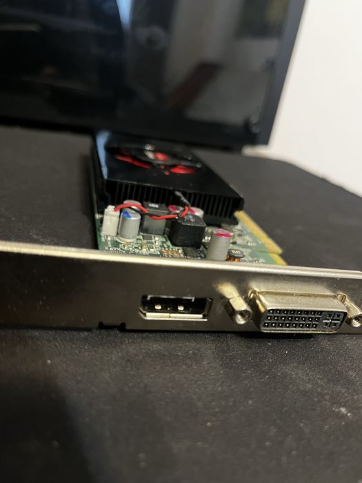 Placa video AMD Radeon R7 350X