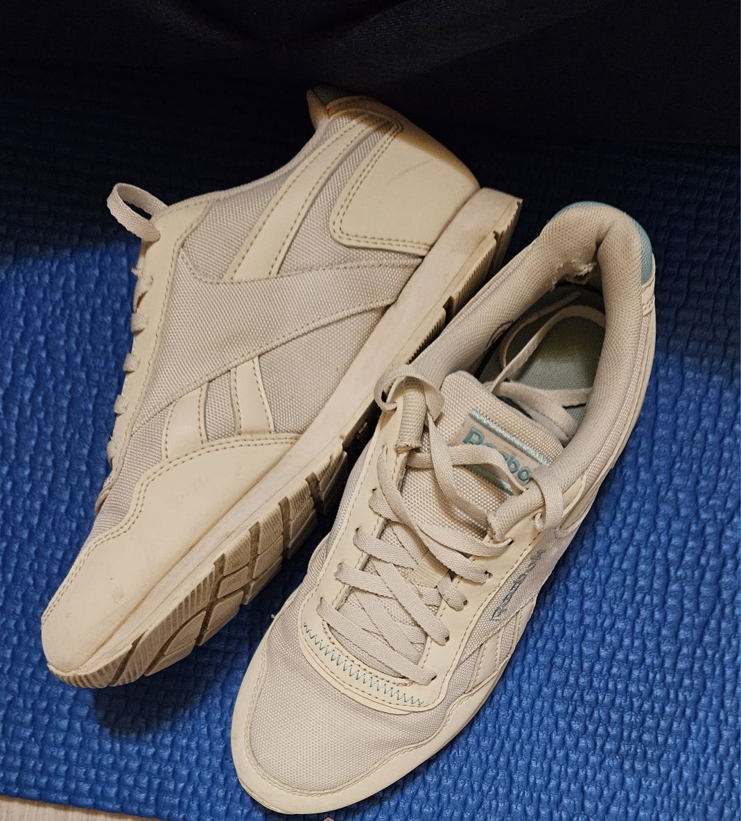 Маратонки Reebok и Adidas