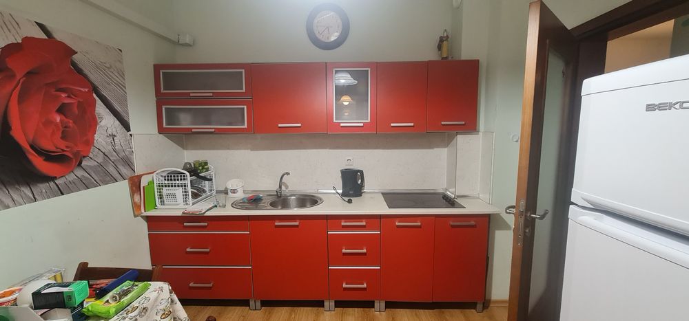 Продавам кухнята